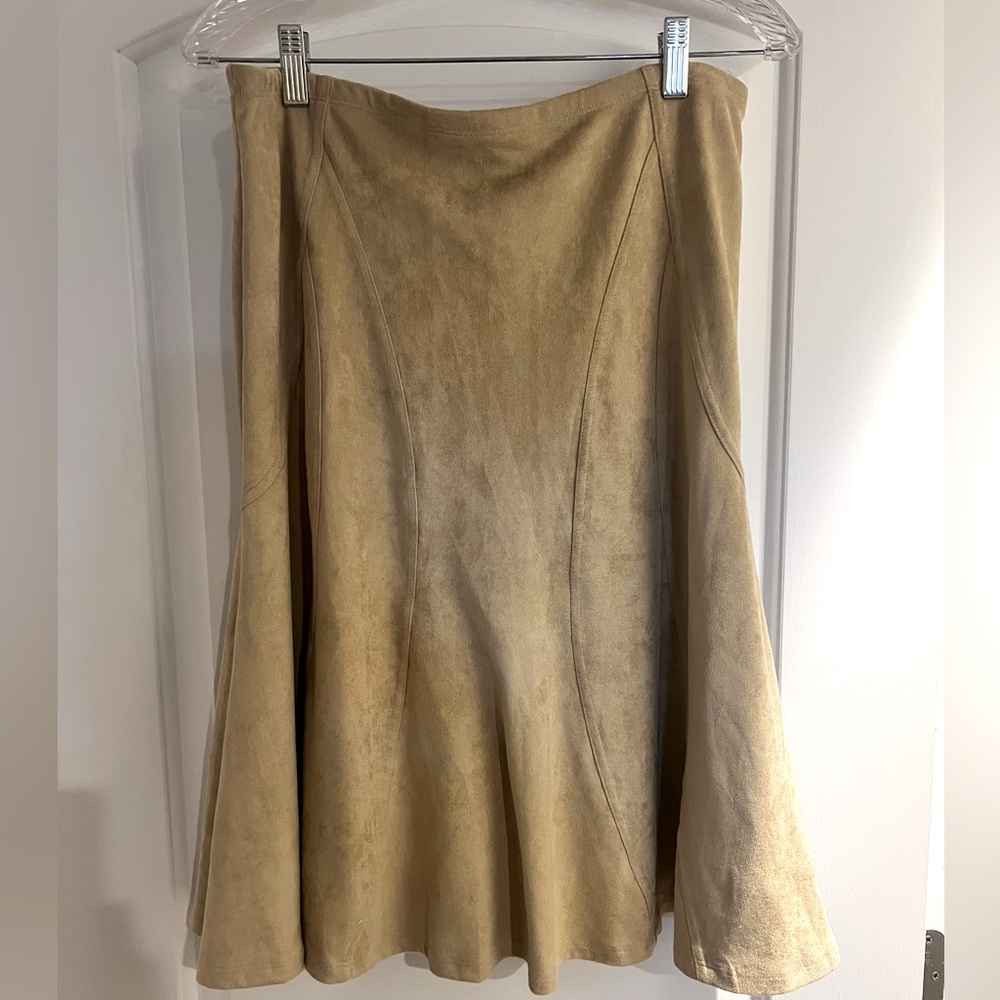 LAPIS knee length suede skirt
Size large
